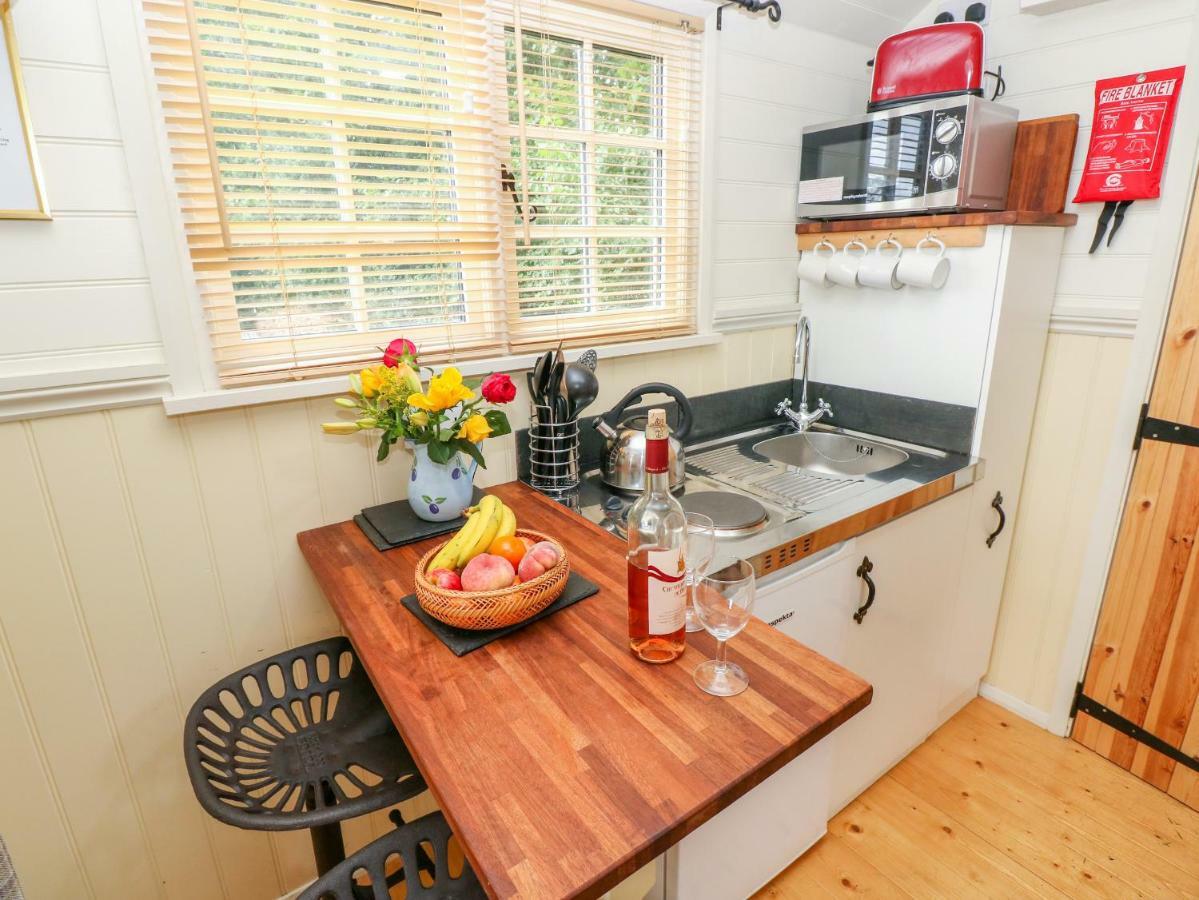 Shepherds Hut - The Crook Milford Haven Exterior foto